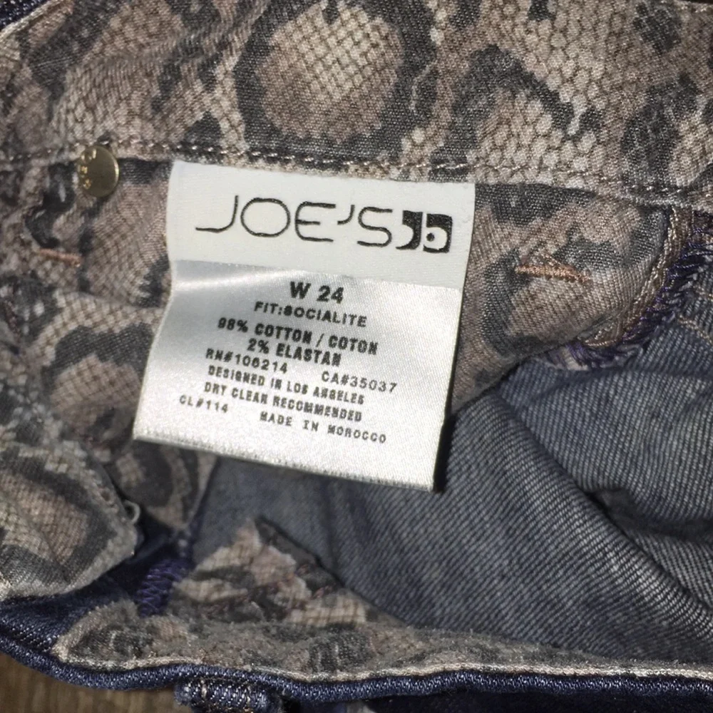 Joe’s Dark Denim Capris - Picture 7 of 7